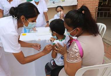 Vacunación masiva en Claudina Thevenet. Foto: JC Torrejón