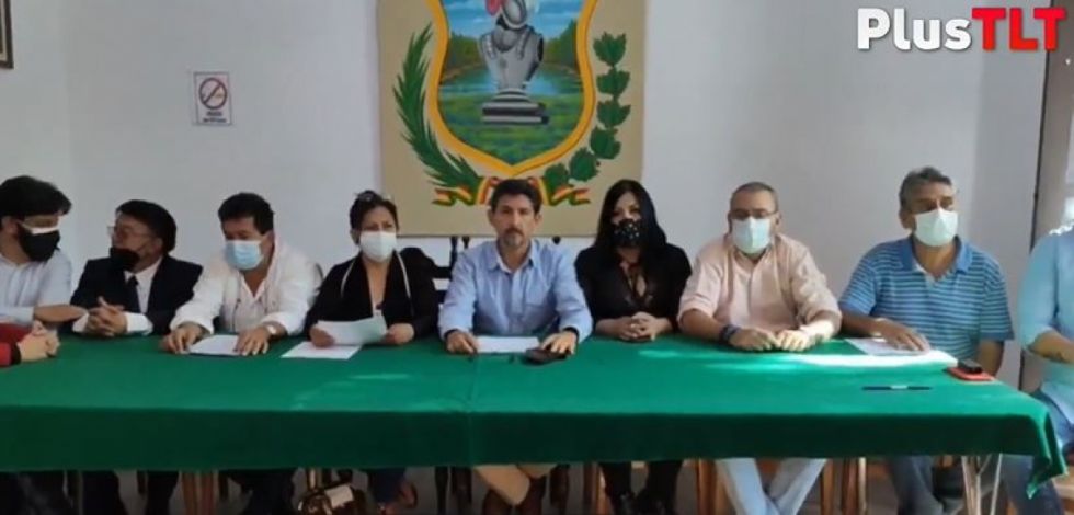 Cívicos de Bolivia piden abrogar decreto que exige el carnet de vacunación