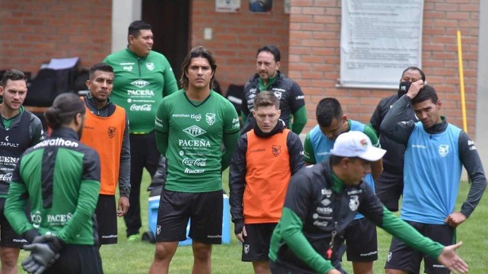 La selección nacional en su entrenamiento de ayer en Villa Fátima. APG