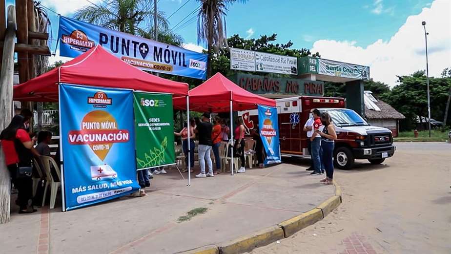 Punto móvil de vacunación en las cabañas del Piraí/Foto Gobernación