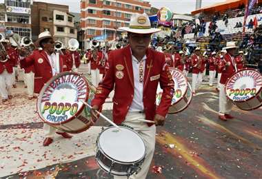 Bandas musicales en el carnaval de Oruro - Foto: Archivo de AFP
