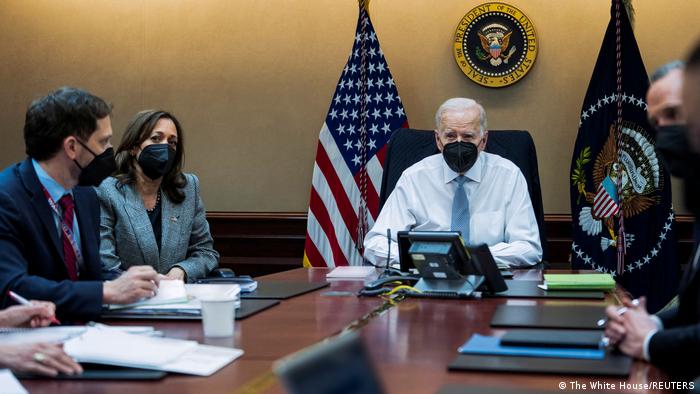 USA Washington | Kamala Harris und Präsident Joe Biden beobachten Militäraktion in Syrien