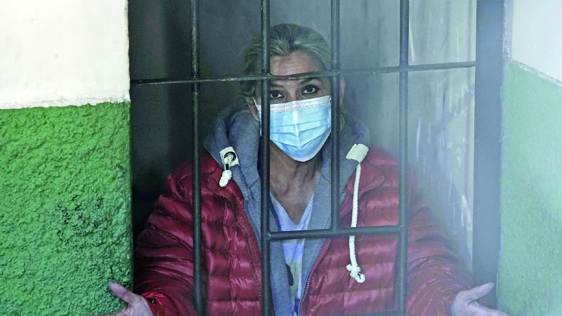 Añez se declara en huelga de hambre en el penal de Miraflores
