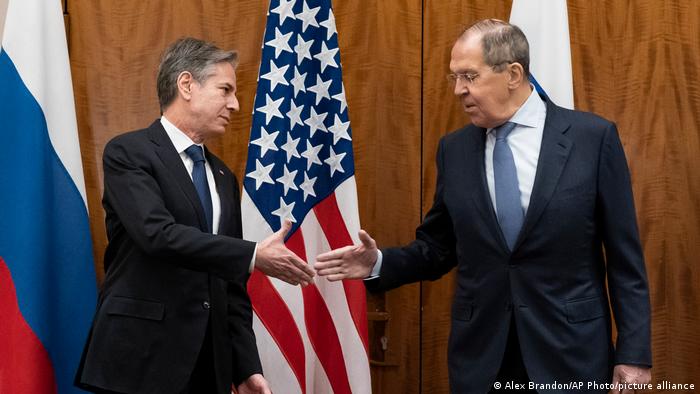 El secretario de Estado de Estados Unidos, Antony Blinken (izquierda en la foto) y el ministro ruso de Relaciones Exteriores, Serguei Lavrov en Suiza (21.01.2022)