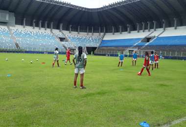 La selección Sub-17 se prepara en Villa Tunari. Foto: FBF