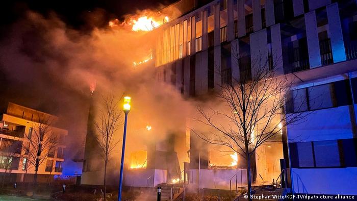 Deutschland | Wohnkomplex in Essen brennt