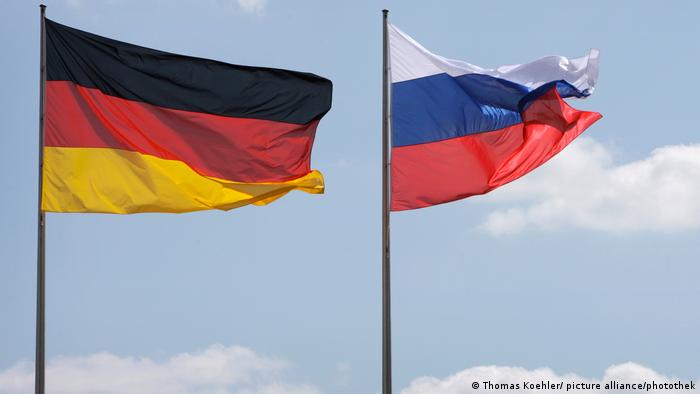 Flaggen Deutschland und Russland