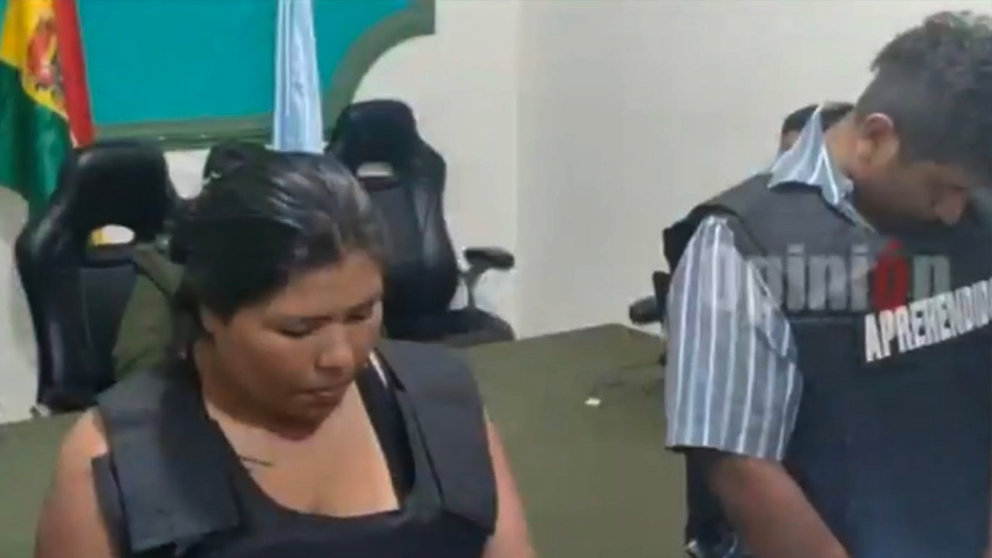 Policía presenta a la pareja que prostituyó a una niña de 11 años en Cochabamba. OPINIÓN