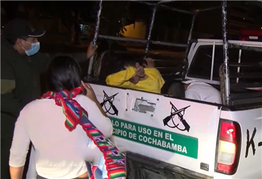 Los sujetos fueron trasladados hasta la FELCC de Cochabamba (Foto: UNITEL)