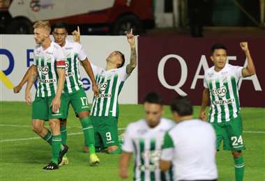 Celebra Suárez uno de sus goles con sus compañeros de Oriente. Foto: Jorge Gutiérrez
