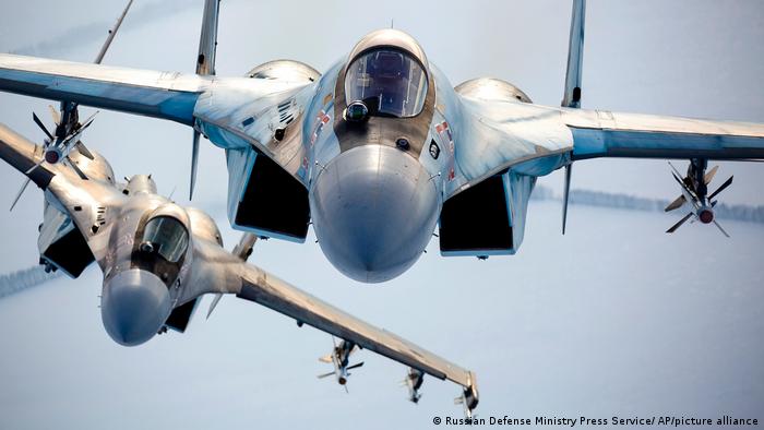 Aviones caza rusos Su-35.
