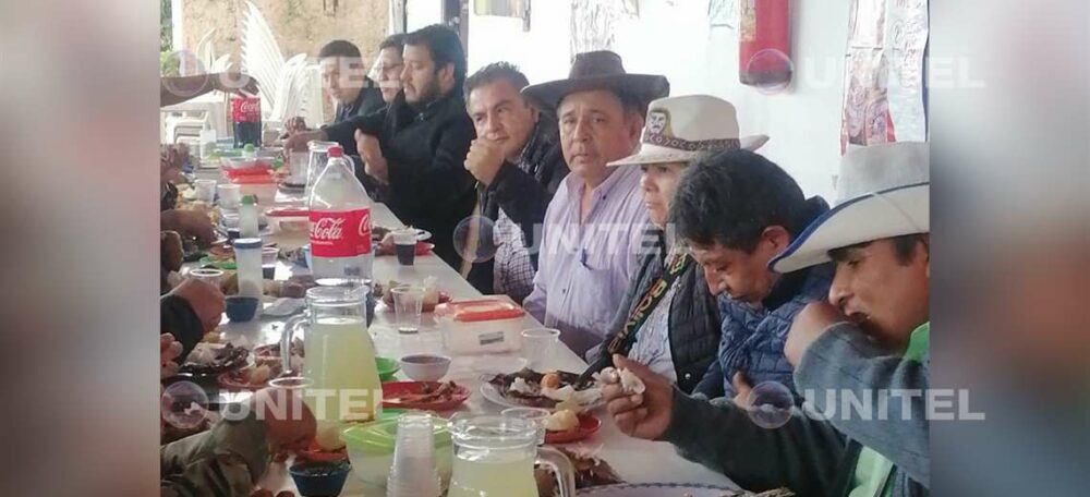 El vicepresidente compartió un almuerzo con otros dirigentes de su partido
