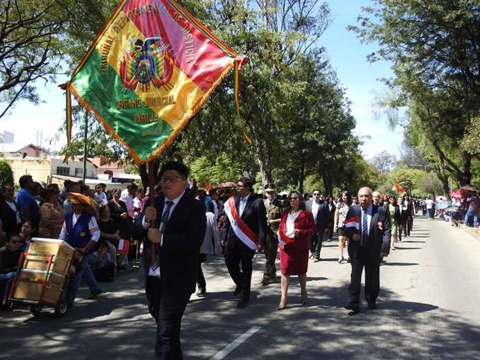Desfile en Tarija