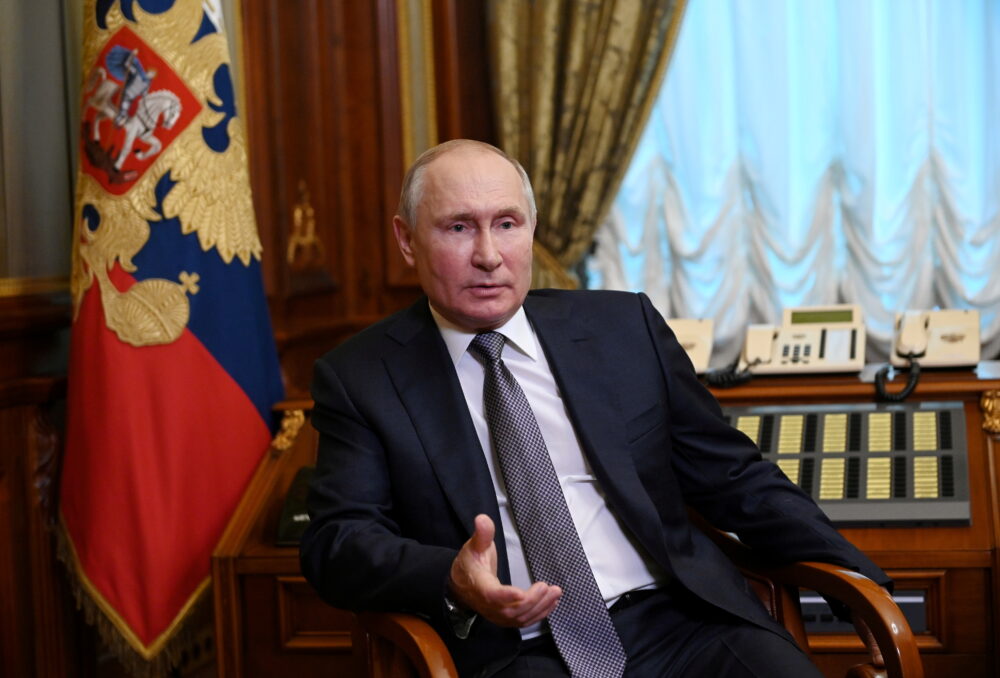 FOTO DE ARCHIVO: El jefe de estado ruso, Vladímir Putin en San Petersburgo, Rusia, el 13 de julio de 2021. El hombre que ordenó la sangrienta invasión a Ucrania podría ser juzgado por crímenes de guerra (Reuters)