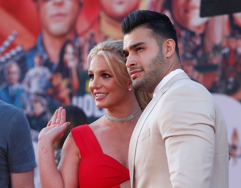 Britney Spears y Sam Asghari en la premiere de "Once Upon a Time In Hollywood" (REUTERS/Mario Anzuoni)