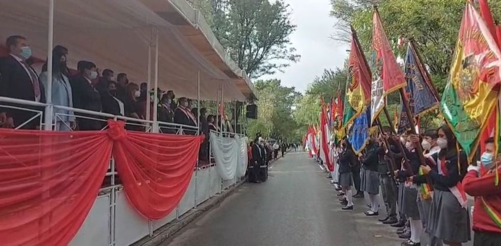 Con desfile escolar, inician los actos por el 15 de abril en Tarija