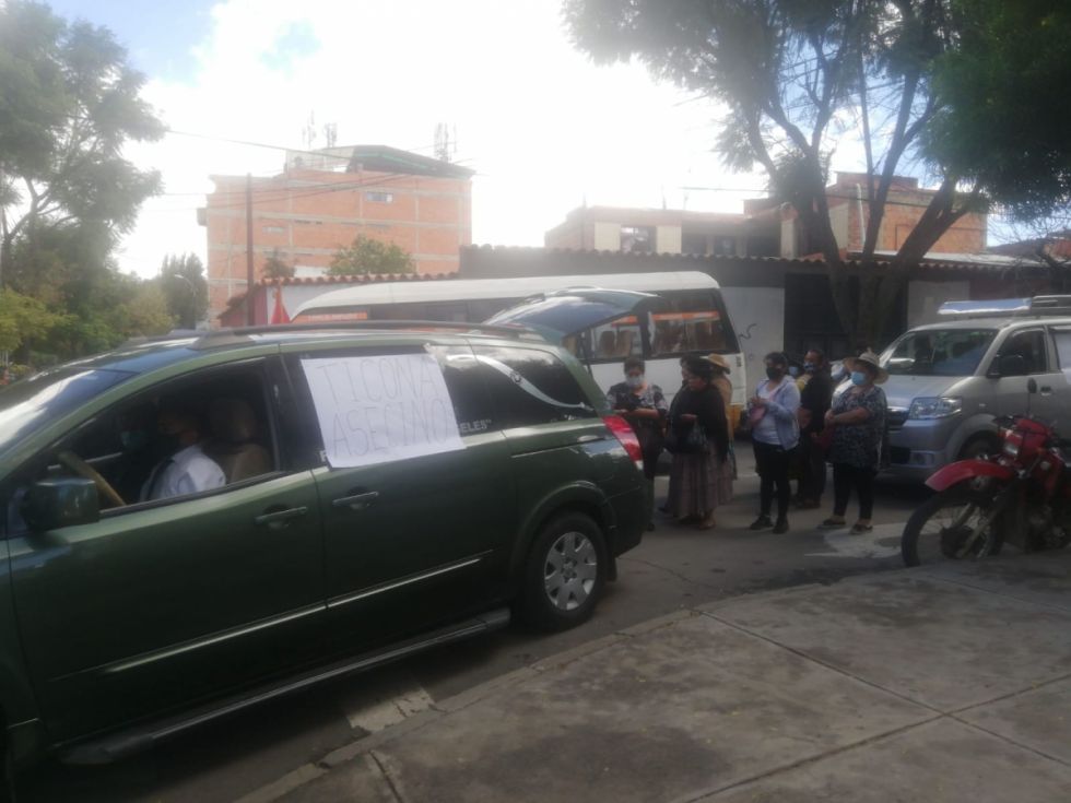 Protestas en la Fiscalía por la muerte de chofer en una EPI de Tarija