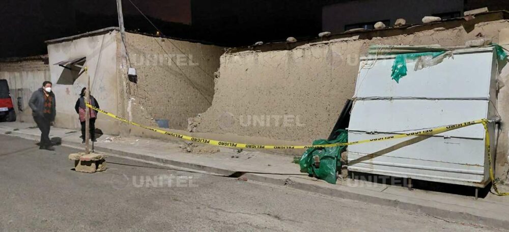 El muro de la casa fue afectado por un bus (Foto: Unitel) 