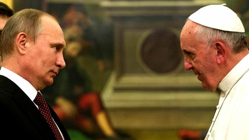 Vladimir Putin y el papa Francisco, durante un encuentro en el Vaticano (AP)