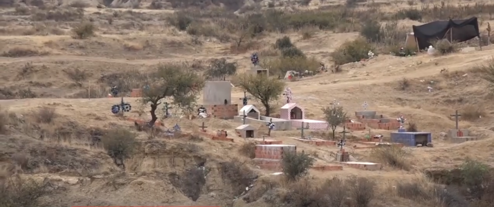 Denuncian entierros irregulares a altas horas de la noche en cementerio clandestino de Tarija
