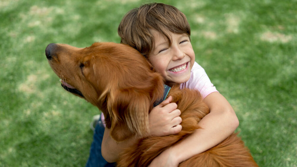 Es recomendable consultar al veterinario qué raza de perro es aconsejable para niños (Getty)