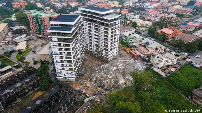 Los derrumbes de edificios son comunes en Nigeria, el país más populoso de África.