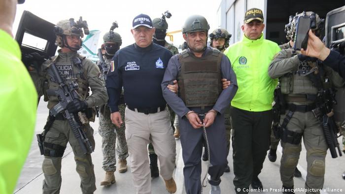 Foto de Otoniel durante su extradición a Estados Unidos.