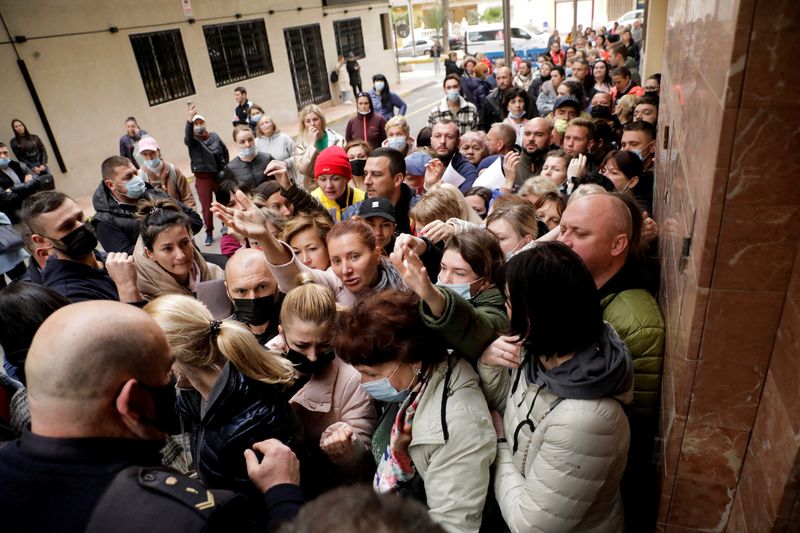 Miles de refugiados ucranianos han acudido a España para buscar asilo tras salir huyendo de los horrores de la guerra en su país. Torrevieja, España, 15 de marzo de 2022. REUTERS/Eva Mañez
