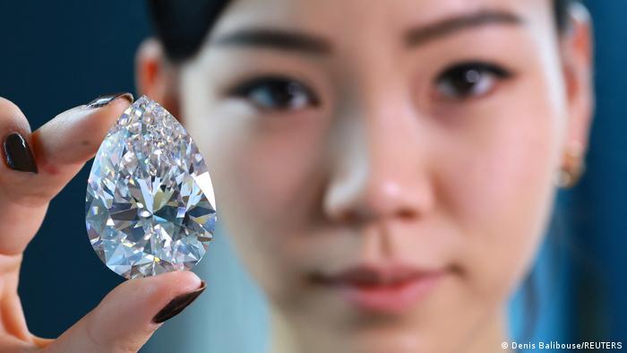 El diamante The Rock es presentado en Ginebra