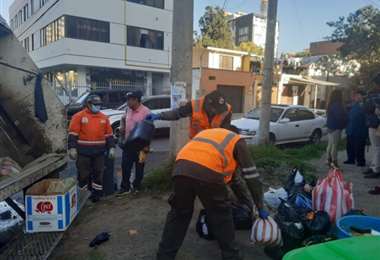 600 personas sancionadas en Cochabamba por depositar basura en vía pública. Foto: RTP