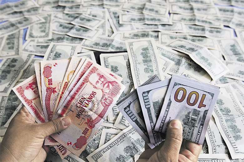Economistas advierten un nivel bajo de reservas en divisas 