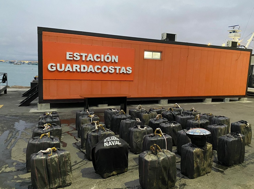 Imagen de los sacos de droga incautados en altamar. (Foto: Armada del Ecuador).
