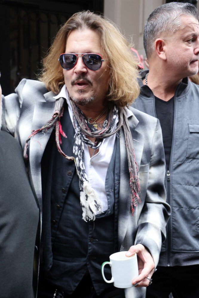 Johnny Depp celebra sus 59 años lejos de los tensos meses en que vivió el juicio por difamación contra Amber Heard, quien lo había acusado de golpeador (Neil Mockford/GC Images)