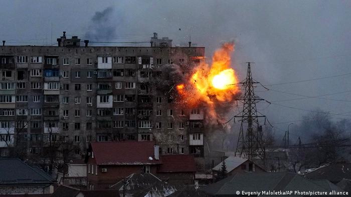 Bombardeo del Ejército ruso en Mariúpol, Ucrania. (11.03.2022).
