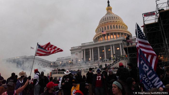 Seguidores de Donald Trump durante el asalto al Capitolio, en Washington D.C., el 6 de enero de 2021.