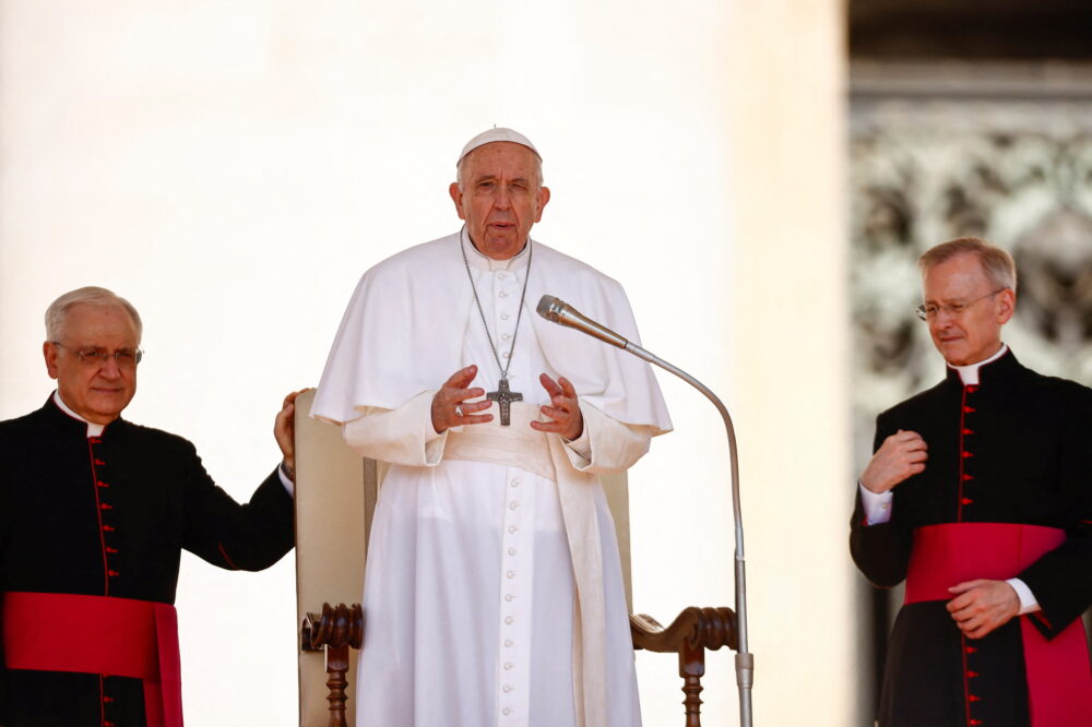 El papa Francisco habla durante la audiencia general semanal en el Vaticano, el 15 de junio de 2022. REUTERS/Yara Nardi