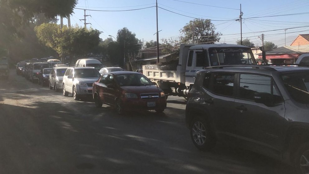Trancadera de vehículos en la avenida Circunvalación.