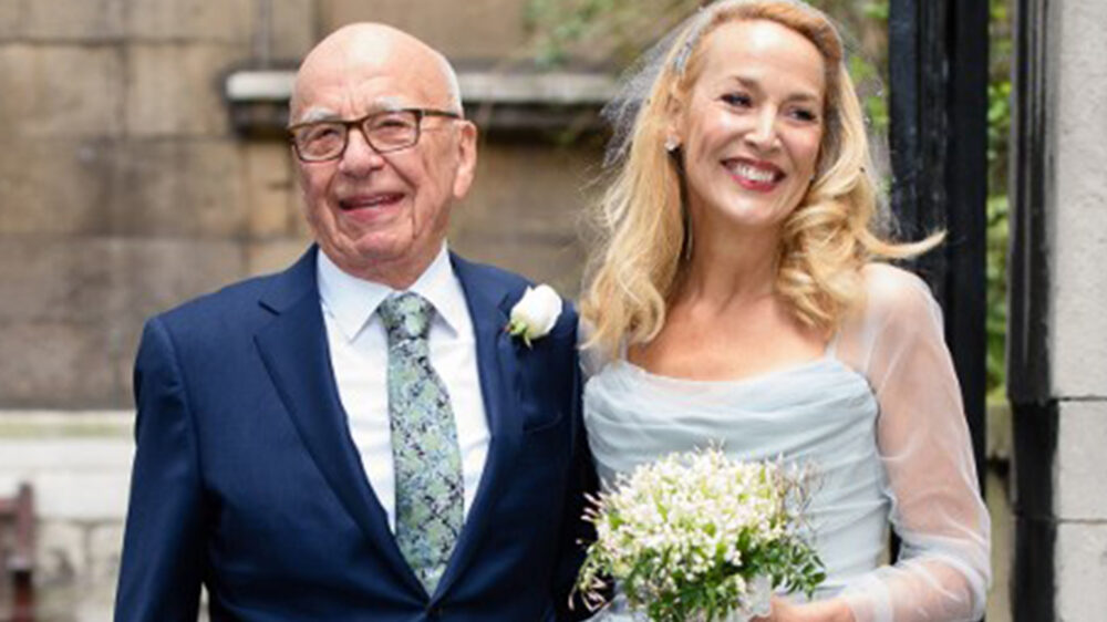 El multimillonario y Hall contrajeron matrimonio en marzo de 2016 en Londres (AFP)