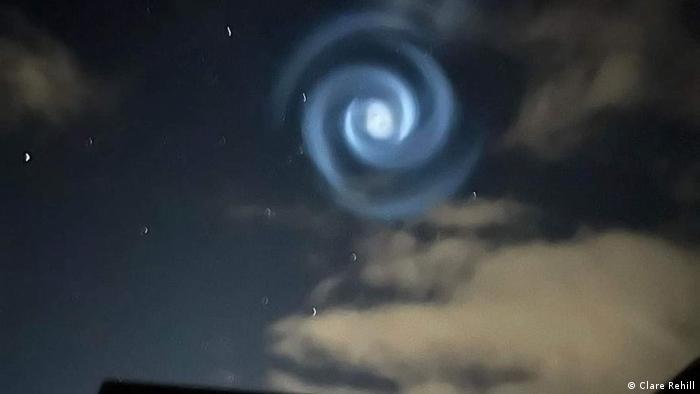 La espiral que se vio en Nueva Zelanda, en forma de galaxia, se debió probablemente al lanzamiento del Falcon 9 de SpaceX.