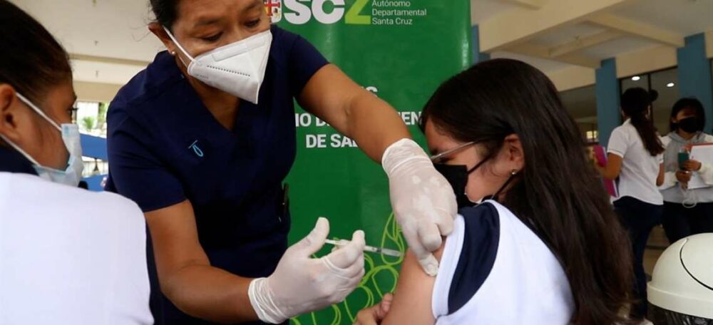 Vacunación contra el virus a menores - Foto: Gobernación