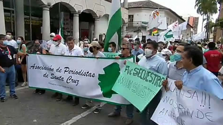 periodistas-protesta-0411211942