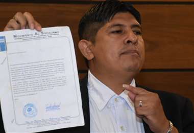 La carta que mostró Roando Cuellar y que el MAS dice que es falsa (Foto:APG Noticias) 