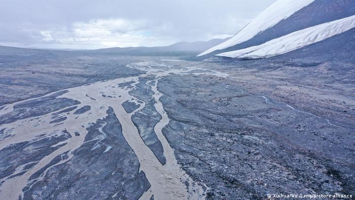 Río Ga'erqu, río formado por el agua de deshielo de un glaciar, situado en la zona de nacimiento del río Yangtsé, en la prefectura autónoma tibetana de Yushu.
