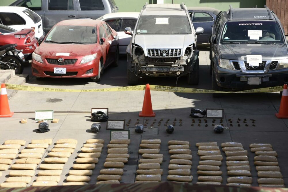 Fuerza antidroga secuestra más de 236 kilos de droga y aprehende a siete personas en Cochabamba