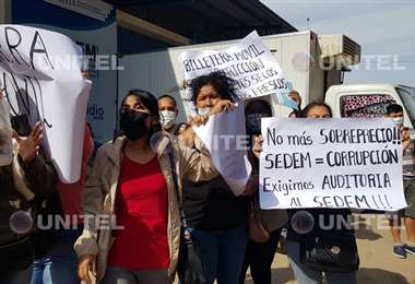 Protesta de madres contra el precio del subsidio - Foto: Norah Gutiérrez