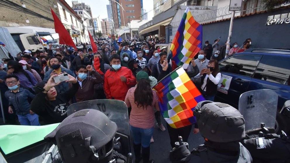 Enfrentamiento entre marchistas y personas autoconvocadas, en La Paz. APG