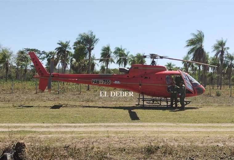 Un helicóptero de Defensa Civil trabaja en la zona / Foto: Limberg Cambará