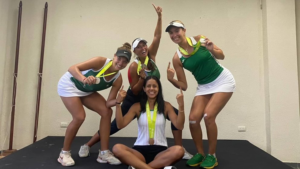 El equipo femenino de tenis, que alcanzó el ascenso y regresó al Grupo I de la Zona Americana. MARÍA FERNANDA ÁLVAREZ