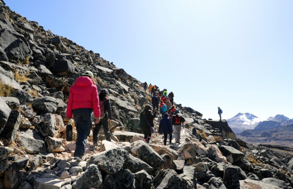 Gobierno impulsa el turismo de montaña en el nevado Huayna Potosí