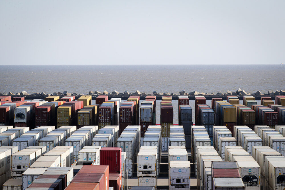 Fotografía de archivo de contenedores en el puerto de Montevideo (EFE/Raúl Martínez)